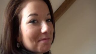 Pretty turned on redhead massues stripteases for her fortunate surprised client