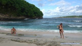 Two young teens Taylor Nix Chloe Morgan draw and ride one rod