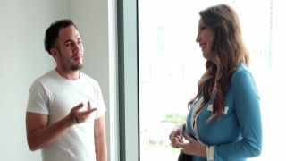 Bright and hot teen never ever declines to suck her masseur&#39;&#39; s strong dick