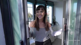 Magnetic brunette cutie in high heels gets her pussy expertly dined in restaurants