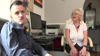 Experienced MILF teaches teen hoe exactly how to suck dick correctly