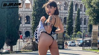 Attractive huge round butt of Amara Romani likes it more difficult and much deeper