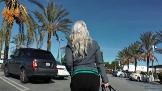 Old man is pussy licking in a warm old young porn clip