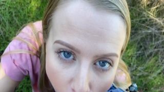 Sex-starved supporter Scarlett Flower supplies herself to older guy